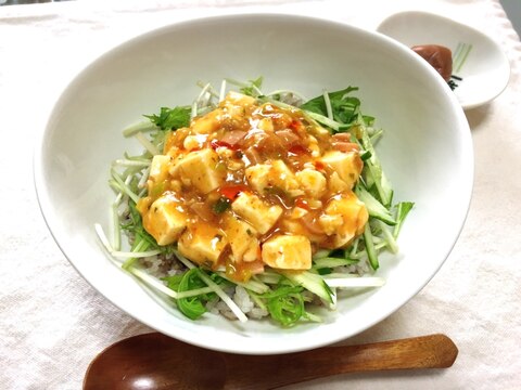 残った麻婆豆腐で水菜と胡瓜のシャキシャキ丼♡